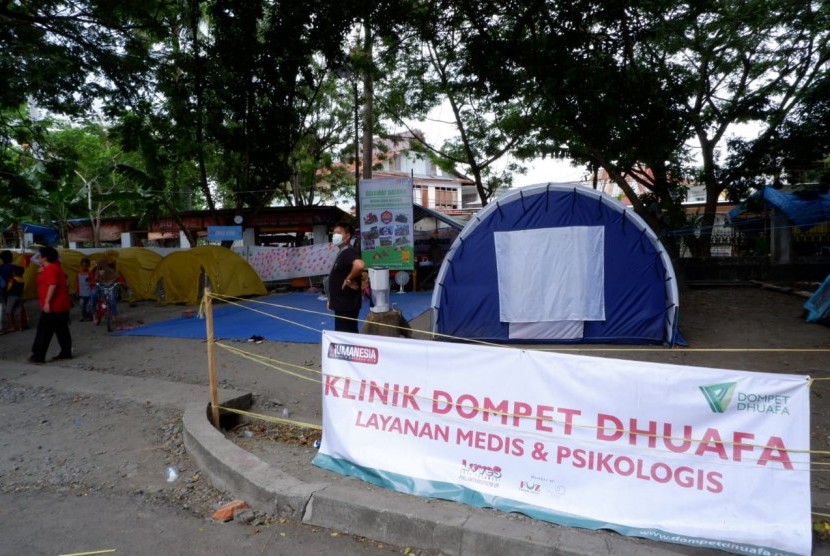 Klinik Dompet Dhuafa Layanan Kesehatan dan Psikologis memfokuskan pengobatan bersifat kuratif pada masa transisi dari darurat ke pemulihan bencana gempa, tsunami, dan likuefaksi di Palu dan sekitarnya, Sabtu (27/10). 