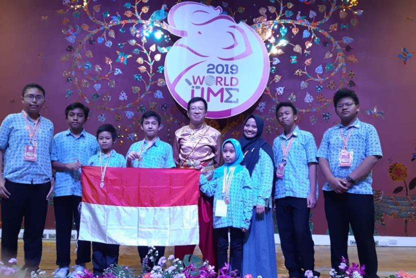  Klinik Pendidikan MIPA (KPM) kembali menorehkan prestasi membanggakan pada ajang World Talent Invitational Mathematics Examinations (World TIME) yang dihelat pada tanggal 16 – 20 Agustus 2019 di Chiang Mai, Thailand. 