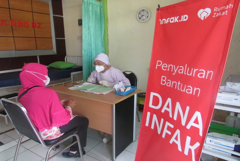 Klinik Rumah Zakat Yogyakarta kedatangan pasien member yang rutin memeriksa kesehatannya setiap bulan, yakni Warsi. Warsi sangat senang dengan layanan yang diterima di Klinik Rumah Zakat seperti yang diungkapkan pada Senin (4/10).