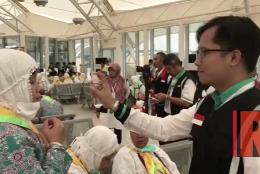 Kloter pertama jamaah calon haji Indonesia tiba di Bandara Amir Muhammad bin Abdulaziz, Madinah. 