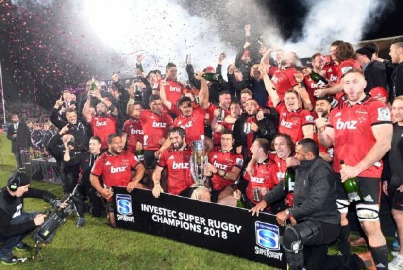Klub rugby Crusaders dari Selandia Baru merayakan kemenangan Super Rugby 2018.