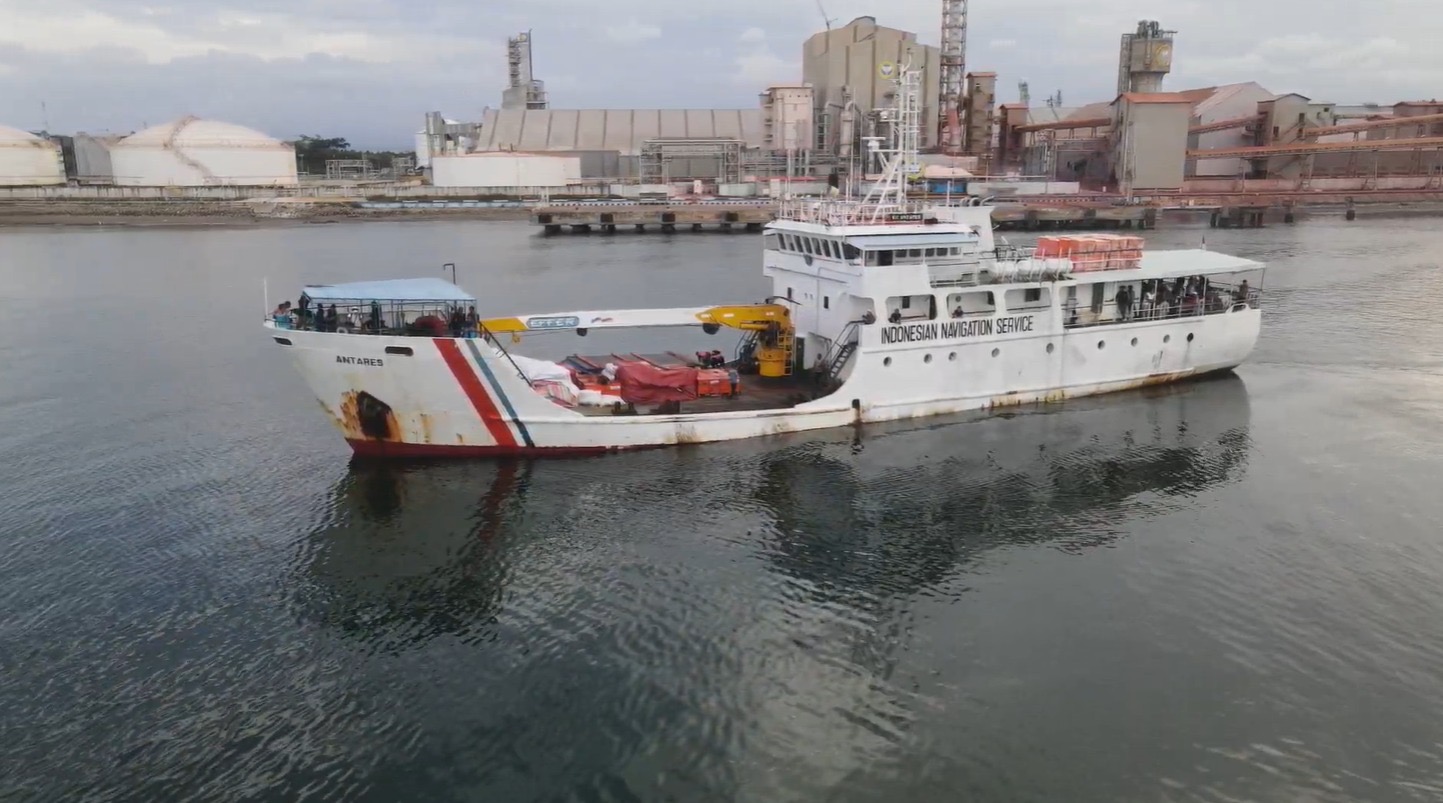 KN Antares disiagakan di Perairan Sabang untuk mendukung penyaluran logistik.