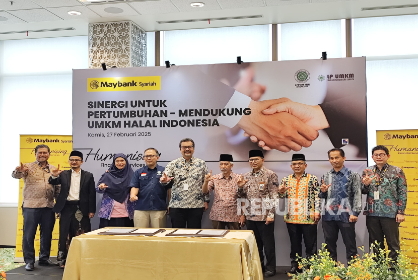 KNEKS menghadiri acara mendukung UMKM Halal yang melibatkan Maybank Indonesia, LP UMKM Muhammadiyah, dan LPPOM MUI.