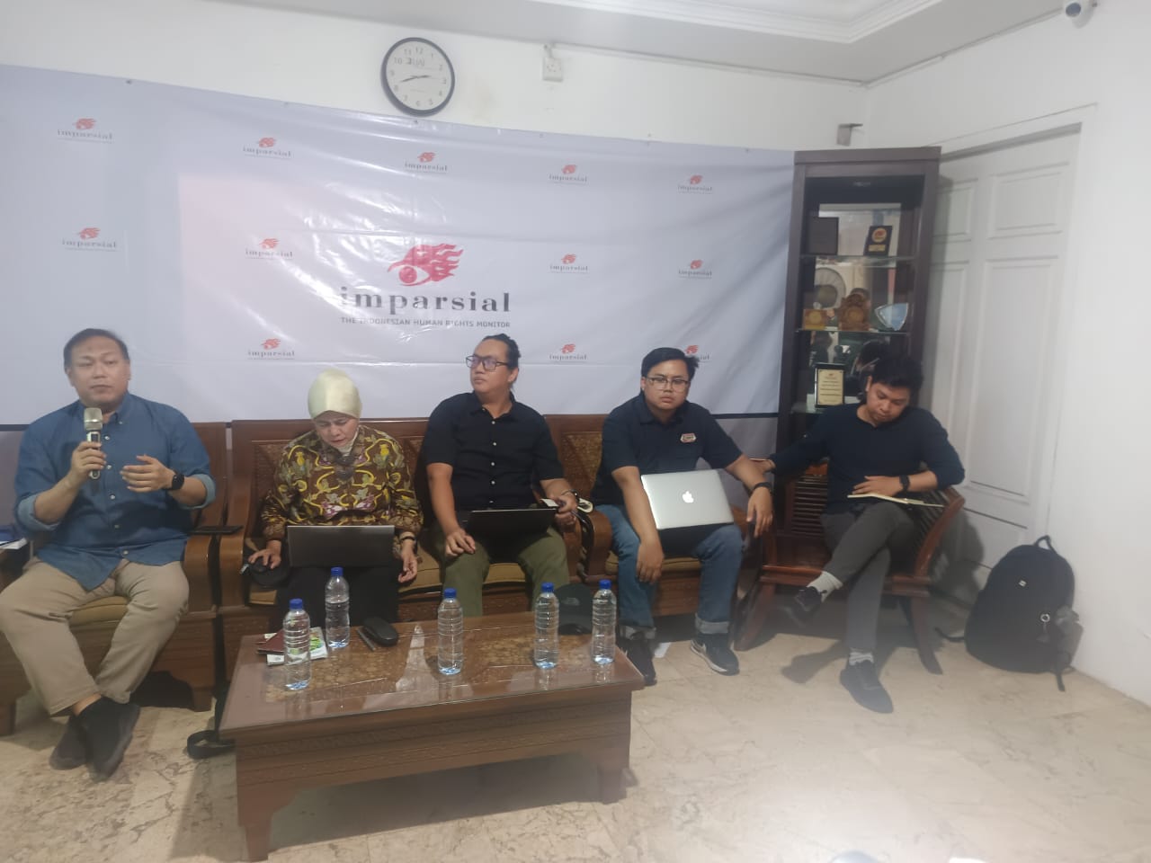 Koalisi Masyarakat Sipil menggelar diskusi: September Hitam, Tanggung Jawab Komnas HAM dan Penegak Hukum Dalam Penyelesaian Kasus Munir dan Pelanggaran HAM Berat.