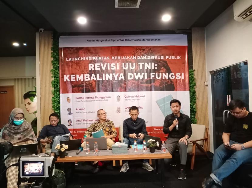 Koalisi Masyarakat Sipil menyelenggarakan diskusi publik berjudul: Revisi UU TNI: Kembalinua Dwi Fungsi