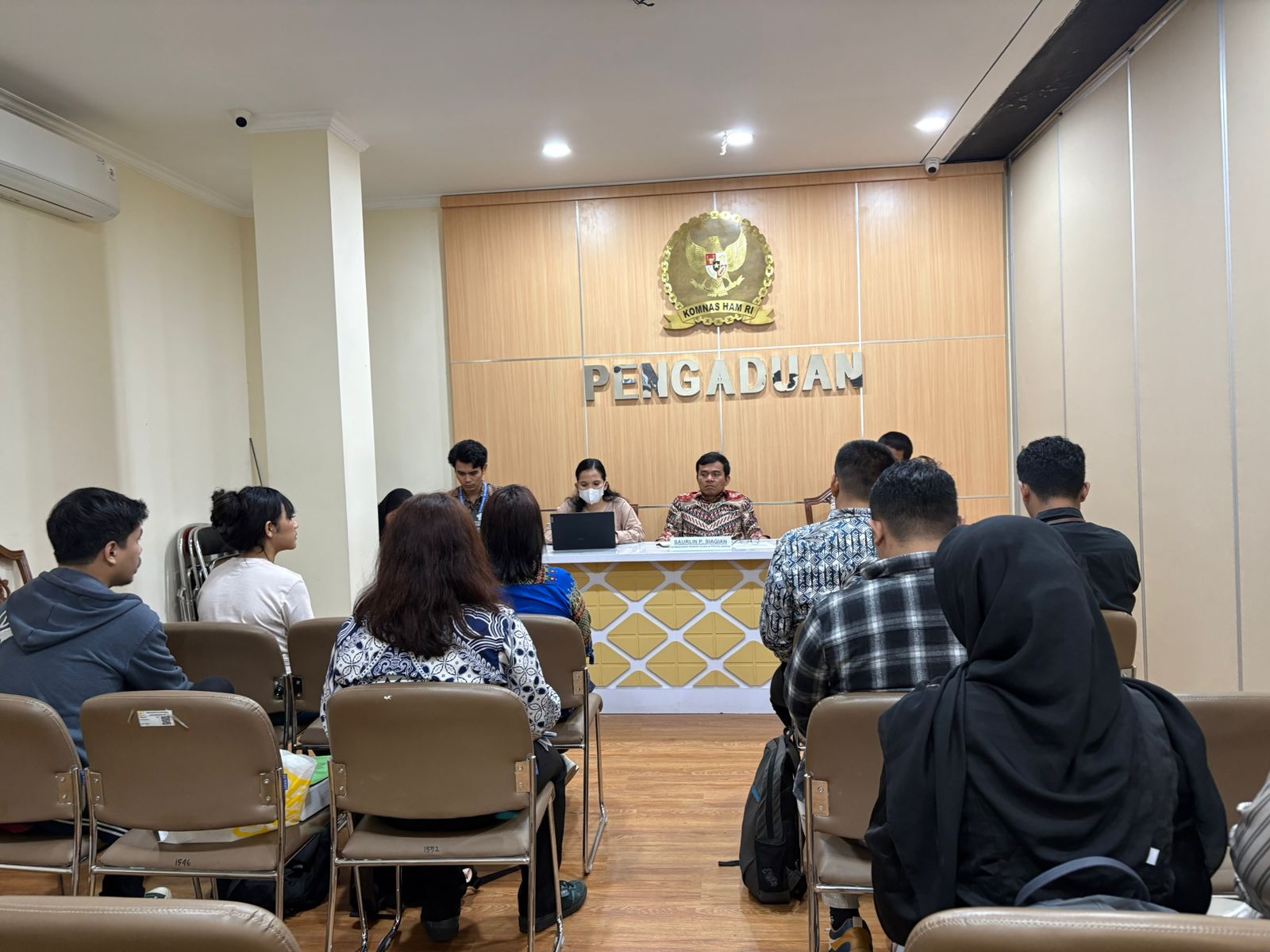  Koalisi Masyarakat Sipil untuk Reformasi Sektor Keamanan saat melakukan audiensi dengan Komnas HAM, Jumat (12/12/2025).