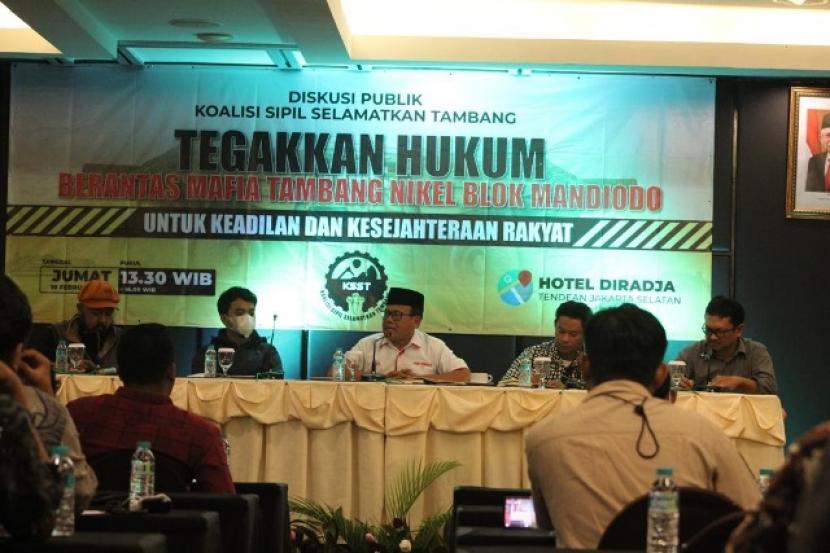 Koalisi masyarakat sipil selamatkan tambang menggelar diskusi publik mengangkat tema 'Tegakkan Hukum, Berantas Mafia Tambang Nikel Blok Mandiodo, untuk Keadilan dan Kesejateraan Rakyat' di Jakarta, Jumat (10/2).  Artikel ini telah tayang di JPNN.com dengan judul 