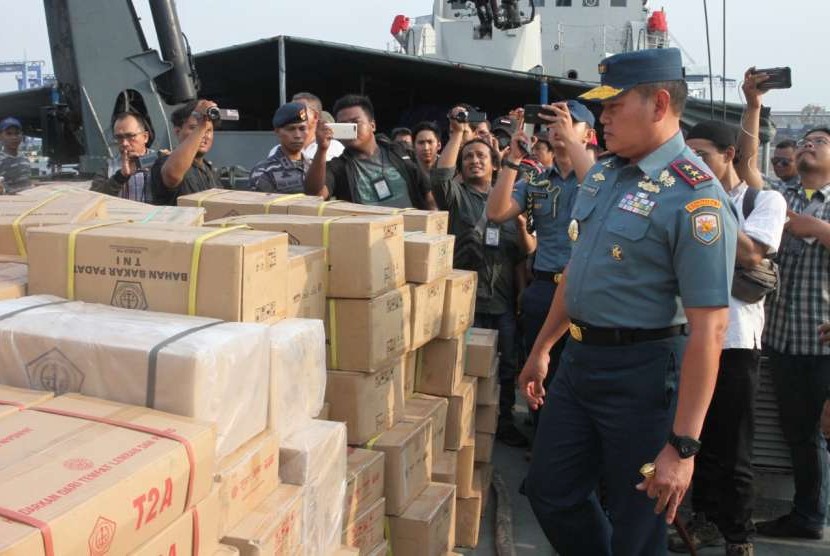 Koarmada I mengirimkan berbagai jenis bantuan untuk meringankan beban para korban terdampak gempa dan tsunami di Palu-Donggala, Sulawesi Tengah (Sulteng).