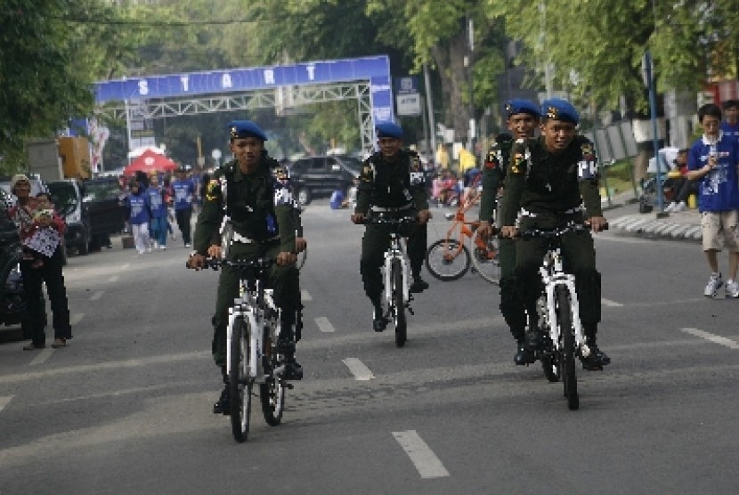 Kodam I/Bukit Barisan melakukan patroli di Medan.