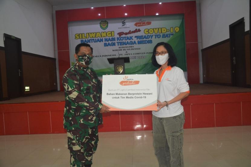 Kodam III Siliwangi luncurkan program nasi kotak siap saji untuk tenaga medis di wikayah Jabar dan Banten.