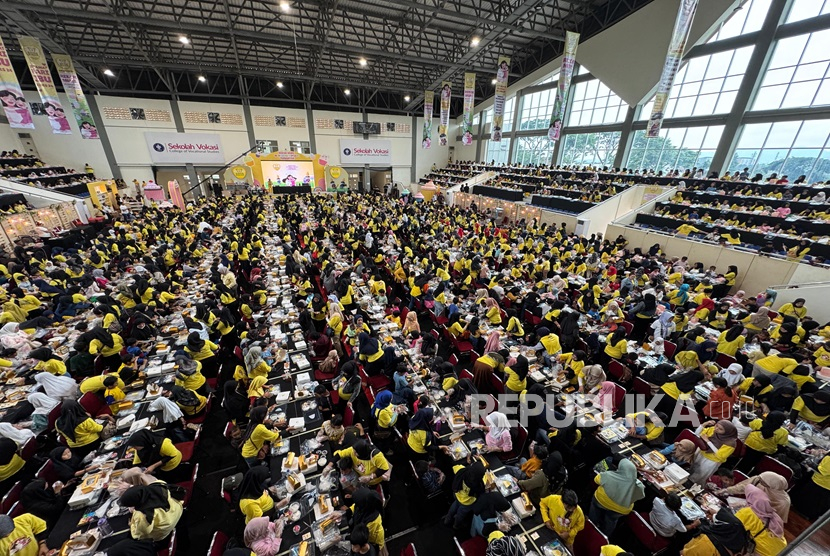 Koepoe-Koepoe memecahkan rekor MURI melalui kegiatan menghias cupcake bersama pasangan ibu dan anak terbanyak, yakni 1.000 pasang. Selain memecahkan rekor, kegiatan itu juga dilakukan dalam rangka memperingati Hari Ibu dengan cara kreatif.