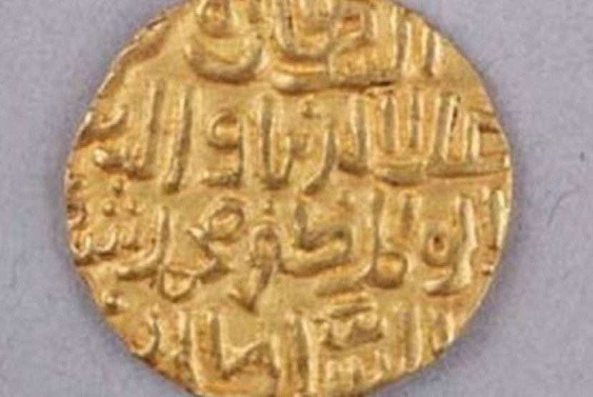 Koin Cina bertuliskan bahasa Arab yang berasal dari Kesultanan Delhi.