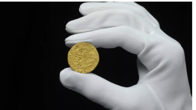 Koin emas sangat langka dengan cap macan tutul duduk tegak