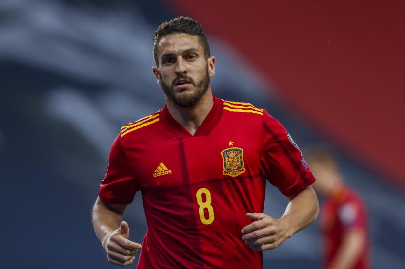 Koke Spanyol berlari selama pertandingan sepak bola babak kualifikasi Grup B Piala Dunia 2022 antara Spanyol dan Kosovo di stadion La Cartuja di Seville, Spanyol, Rabu 31 Maret 2021.