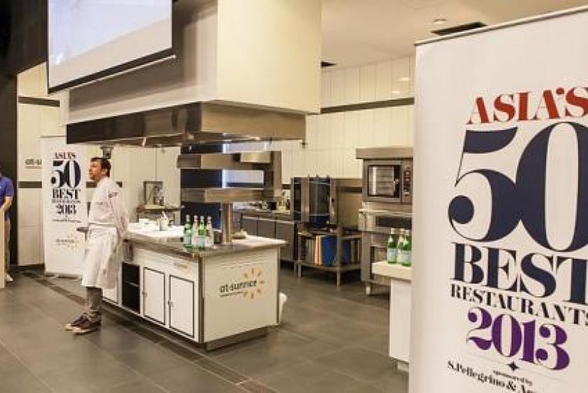 Koki asal Australia, David Thompson, bergabung di ruang kerja para Koki 50 Restoran Terbaik Asia.