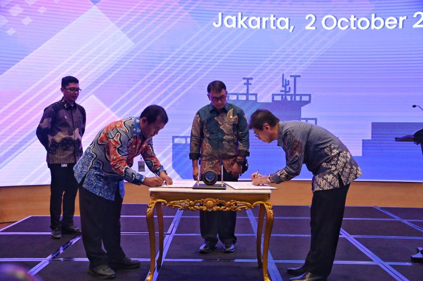 Kolaborasi pembangunan Terminal Peti Kemas berkapasitas 3 juta TEUs di Jawa Timur.. 