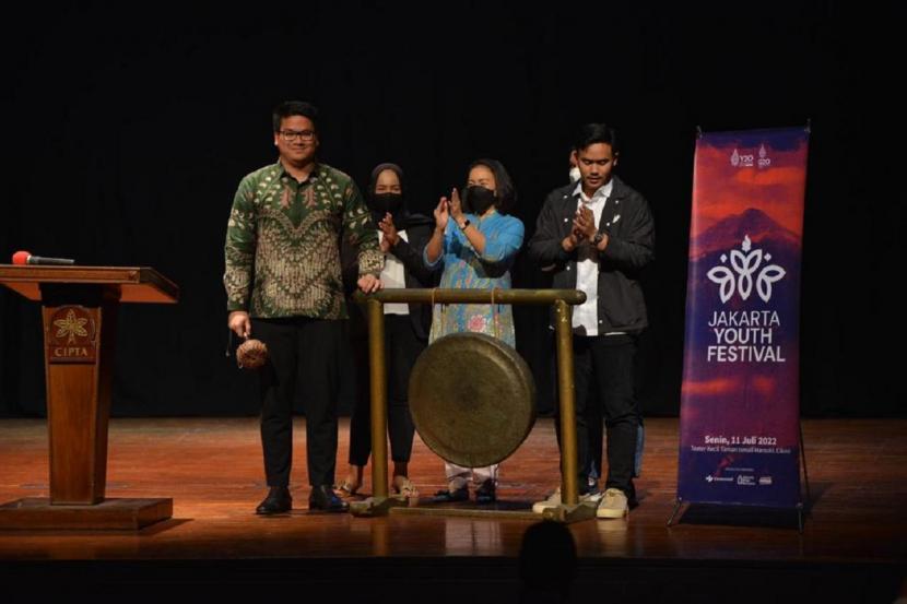Kolaborasi tiga komunitas, CentennialZ, Jakarta Maju Bersama, dan Youth Power Indonesia, menyelenggarakan Jakarta Youth Festival pada Senin (11/7/2022) di Taman Ismail Marzuki. Acara ini dalam upaya menyambut kegiatan KTT Y20 di Jakarta-Bandung pada 17-24 Juli mendatang dan membahas empat area prioritas Y20: ketenagakerjaan pemuda, transformasi digital, planet yang berkelanjutan dan layak huni, serta keberagaman dan inklusi.