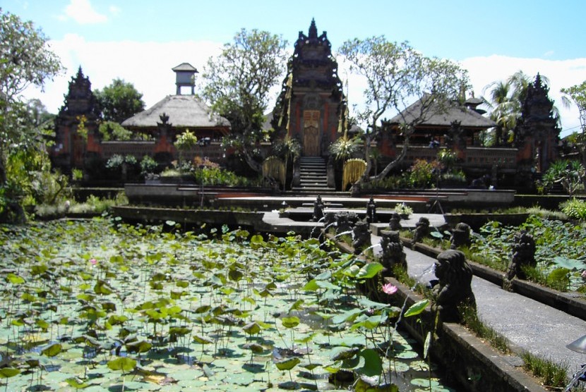 Kolam teratai di Ubud, Bali.