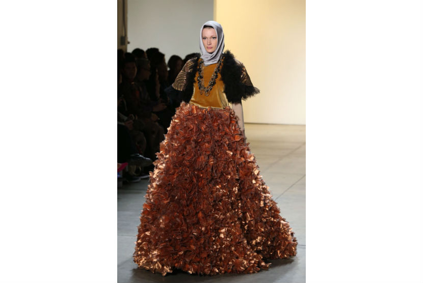 Koleksi Anniesa Hasibuan di panggung New York Fashion Week.
