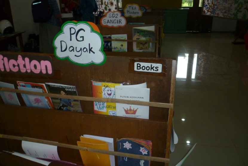 Koleksi buku murid-murid Sekolah Alam Cikeas (SAC), Bogor.