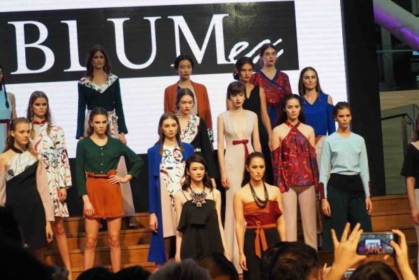 Koleksi para desainer muda lulusan MDIS yang tampil di arena Singapore Fashion Week 2017