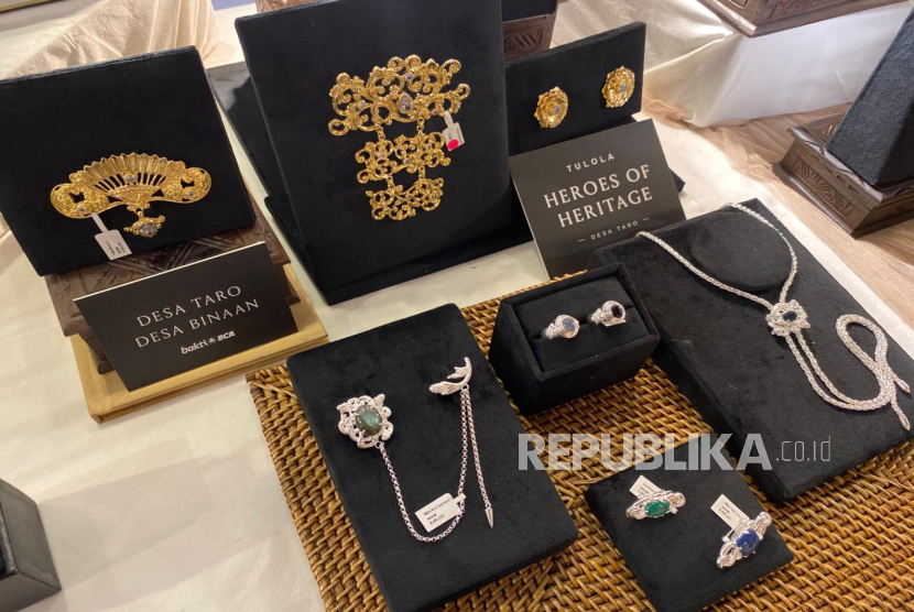 Koleksi perhiasan Tulola. Founder & Creative Conceptor Tulola, Happy Salma, mengakui kerap menemukan desain perhiasan yang menyerupai koleksi Tulola.