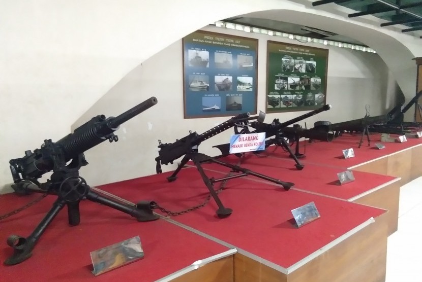 Koleksi Senjata Lengkap Jadi Daya Tarik Satria Mandala | Republika Online