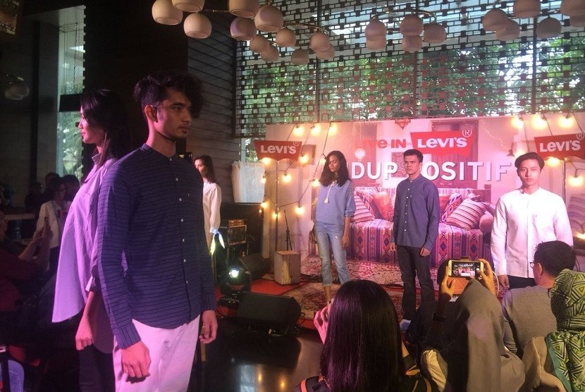 Koleksi terbaru Levi's yang bisa dipadu untuk tampil modest