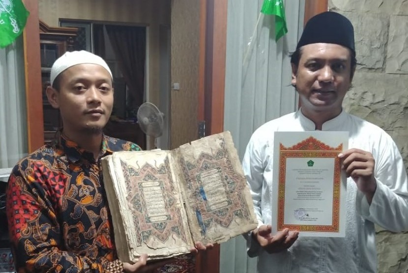 Kolektor dan pencinta manuskrip Nusantara asal Sidoarjo, Jawa Timur, Erwin Dian Rosyidi menyerahkan sembilan mushaf dan manuskrip kuno ke Bayt Alquran dan Musemum Istiqlal (BQMI) Lajnah Pentashihan Mushad Alquran (LPMQ) Kementerian Agama.