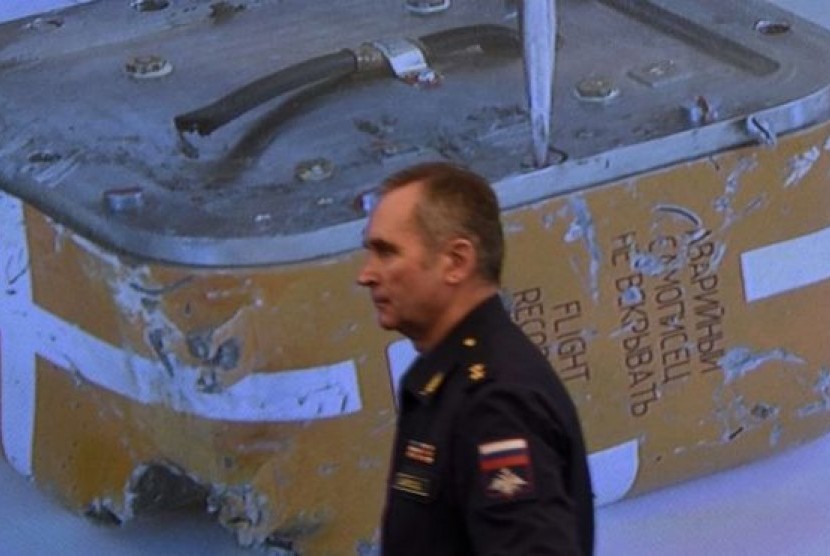 Kolonel Andrei Semonov mengatakan kotak hitam Sukhoi, yang terletak di dekat ekor pesawat, telah rusak oleh tembakan peluru kendali udara ke udara Turki serta akibat jatuh ke tanah. Beberapa chip memori tampak hancur.