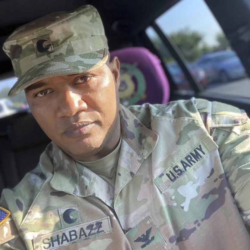 Kolonel Angkatan Darat Khallid Shabazz adalah seorang tentara di militer Amerika Serikat (AS) yang juga bintang TikTok. Tak Disangka, Kolonel Muslim Amerika Serikat Ini Jadi Bintang TikTok