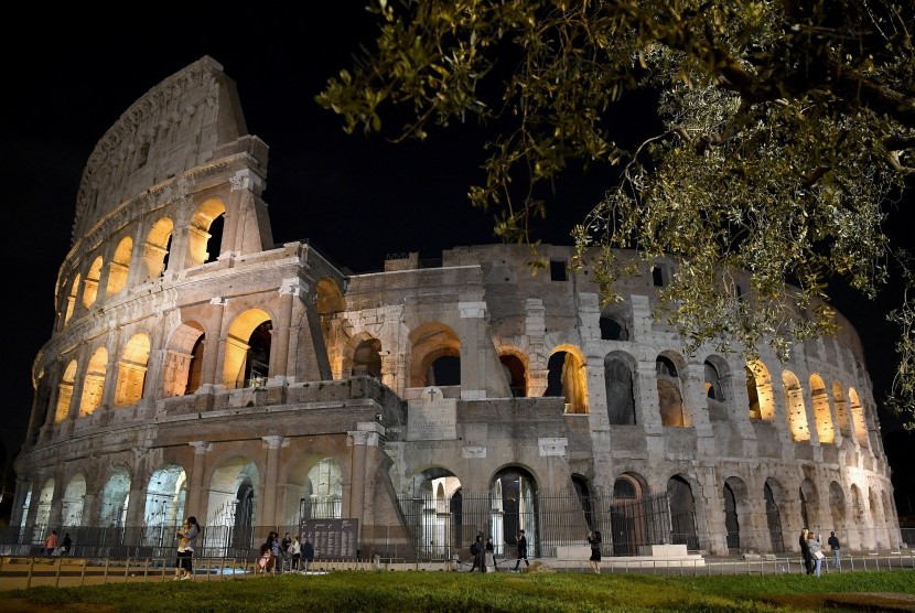 Koloseum di Roma, Italia. Dewan Kota Roma, Italia melarang kehadiran gerai suvenir di sejumlah lokasi ikonik. Ilustrasi.