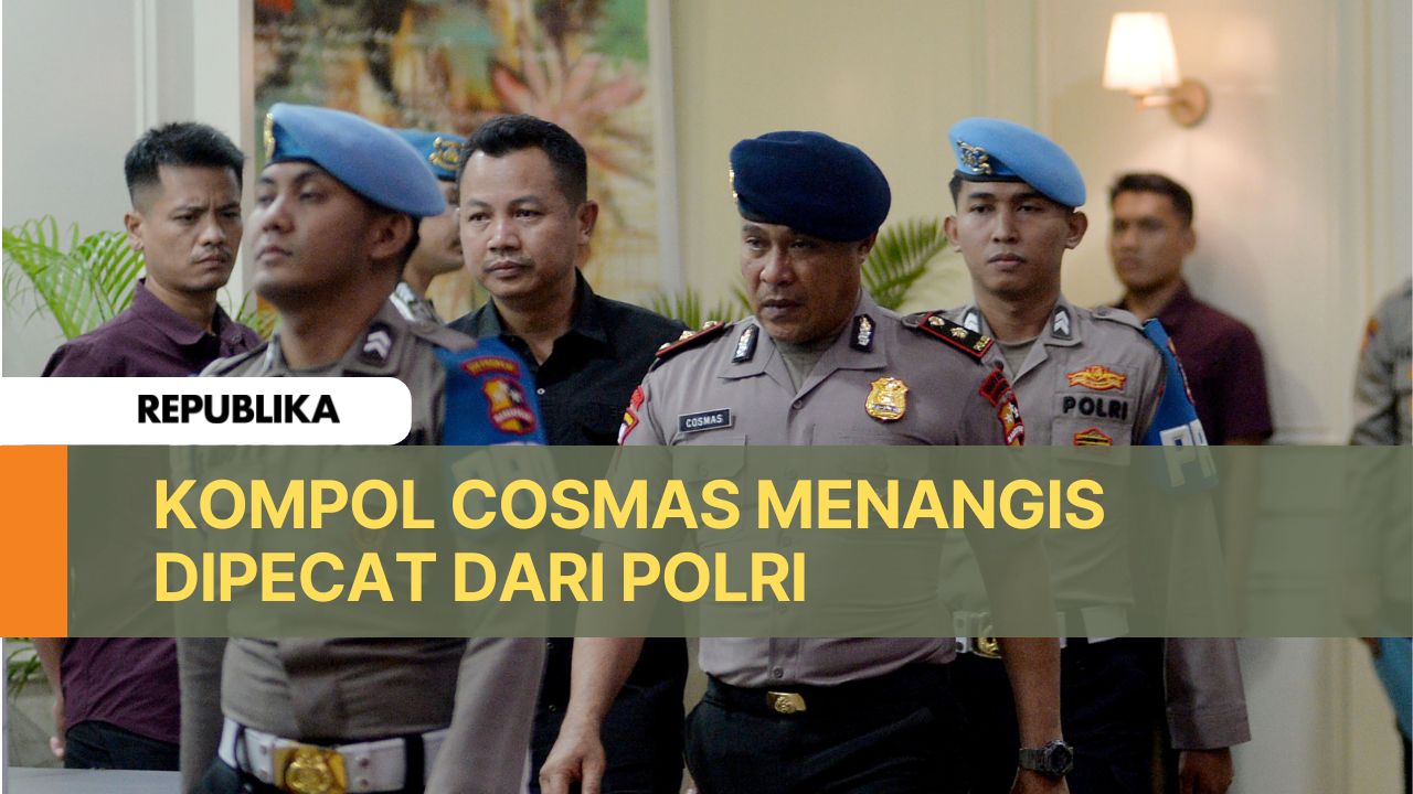 Tangis Kompol Cosmas Usai Dipecat dari Polri