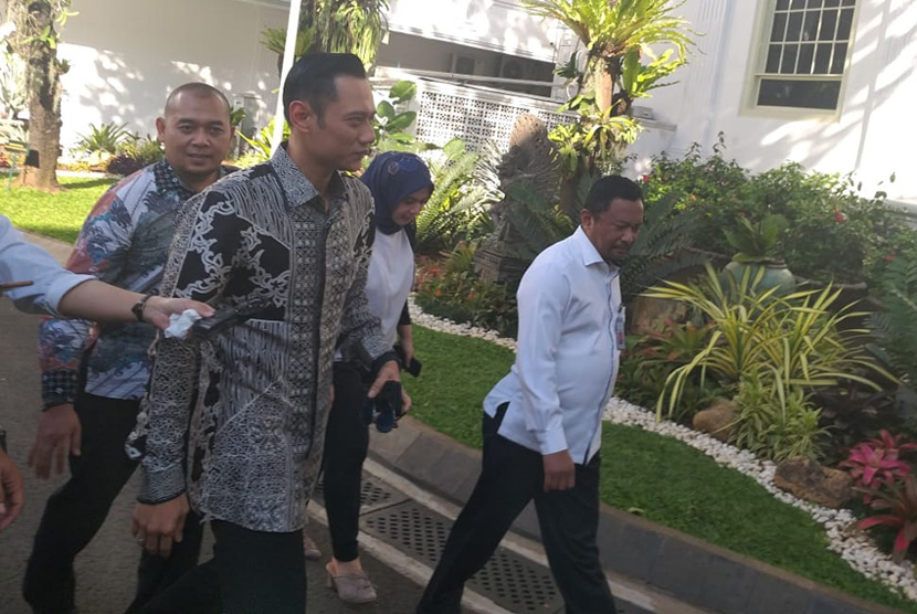 Komandan Komando Satuan Tugas Bersama (Kogasma) Partai Demokrat, Agus Harimurti Yudhoyono (AHY) tiba di Istana Negara, Kamis (2/5). 