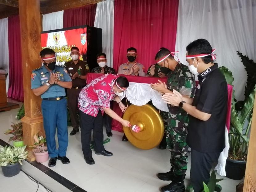 Komandan Korem 071/Wijayakusuma, Kolonel Inf Yudha Airlangga mencanangkan pembentukan Kampung Pancasila di Desa Pasuruan, Kecamatan Binangun, Kabupaten Cilacap. 