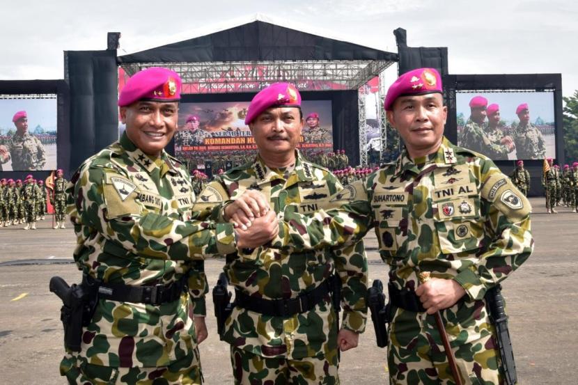 Komandan Korps Marinir (Dankormar) Mayor Jenderal Suhartono (kanan).