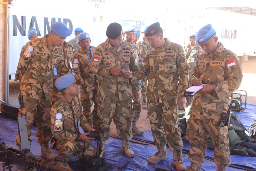 Komandan PMPP TNI, Brigjen TNI Achmad Marzuki mengunjungi Pasukan Garuda Satgas Batalyon Komposit TNI Konga XXXV-B/Unamid atau Indonesian Battalion (Indobatt-02), yang sedang bertugas menjaga perdamaian dan keamanan di Darfur, Sudan.