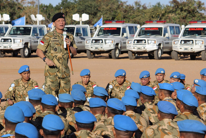 Komandan PMPP TNI, Brigjen TNI Achmad Marzuki mengunjungi Pasukan Garuda Satgas Batalyon Komposit TNI Konga XXXV-B/Unamid atau Indonesian Battalion (Indobatt-02), yang sedang bertugas menjaga perdamaian dan keamanan di Darfur, Sudan.