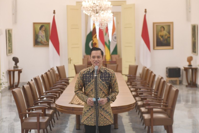 Komandan Satuan Tugas Bersama (Kogasma) Partai Demokrat Agus Harimurti Yudhoyono (AHY) memberikan keterangan usai pertemuan dengan Presiden Joko Widodo di Istana Bogor, Rabu (22/5/2019).