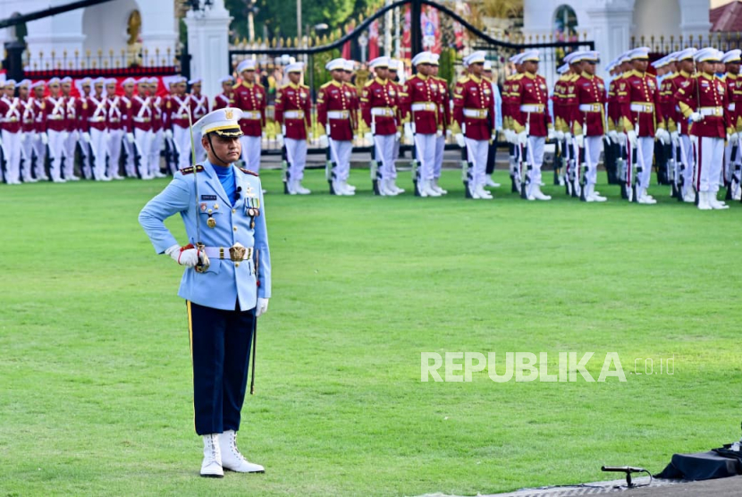 Komandan Upacara Penurunan Bendera Negara Sang Merah Putih, Kolonel Pnb Sunar Adi Wibowo di Istana Merdeka, Jakarta Pusat, Ahad (17/8/2025) sore WIB.