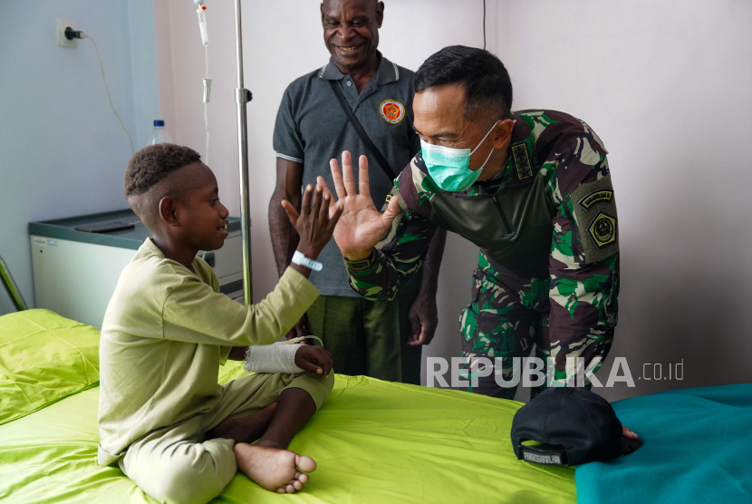 Komando Gabungan Wilayah Pertahanan (Kogabwilhan) III menggelar operasi bibir sumbing gratis bagi anak-anak Papua untuk memperingati HUT ke-6.