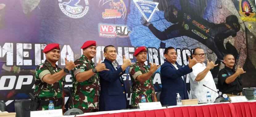 Komando Pasukan Khusus (Kopassus) menggelar kejuaraan Indoor Skydiving  pada Jumat (20/5/2022) hingga Ahad (22/5/2022) di Kopassus Indoor Skydiving Center, Pusdiklatpassus, Batujajar, Kabupaten Bandung Barat