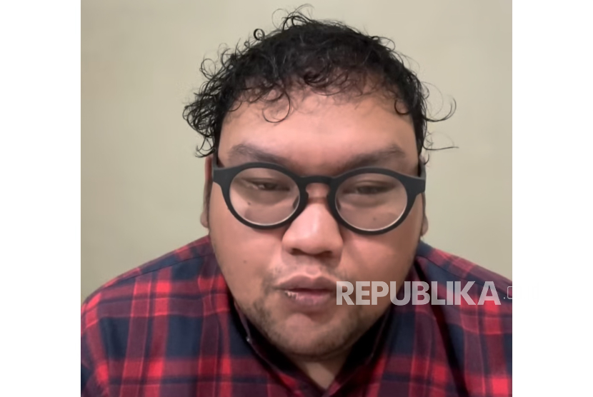 Komika Fico Fachriza memberikan klarifikasi atas dugaan berbohon untuk meminjam uang kepada banyak artis. 