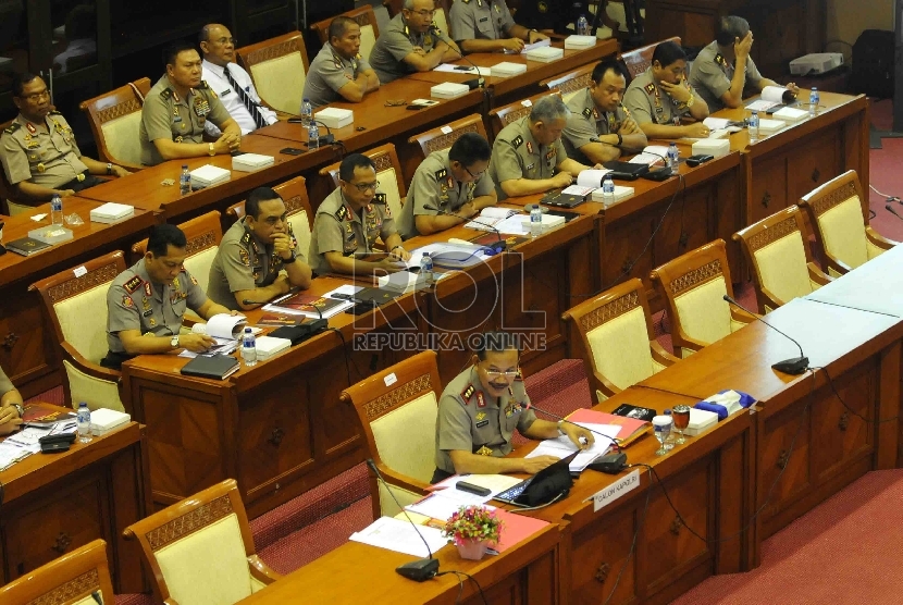 Komisaris Jenderal Badrodin Haiti menggelar jumpa pers usai menjalani uji kelayakan dan kepatutan calon Kepala Polri (Kapolri) di Komisi III DPR RI, Jakarta, Kamis (16/4).(Republika/Agung Supriyanto).