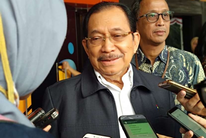 Menteri BUMN Kabinet Pembangunan VII Tanri Abeng mengatakan reformasi pengelolaan BUMN dapat dilakukan melalui tiga langkah yakni restrukturisasi, profitabilitas, dan privatisasi.