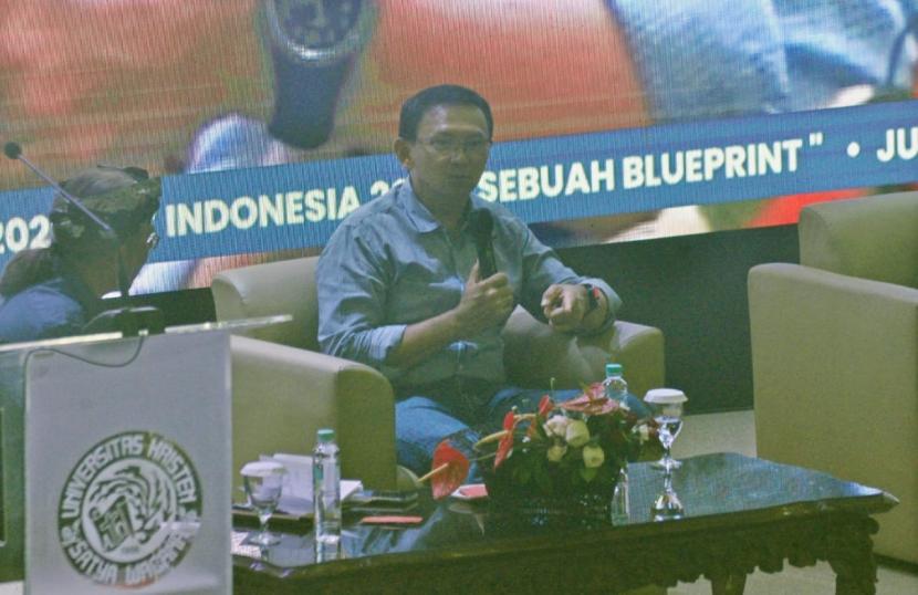 Komisaris Utama PT Pertamina, Basuki Tjahaja Purnama (BTP) saat menjadi pembicara pada acara Universitas Kristen Satya Wacana (UKSW) Leaders Forum, yang digelar di Balairung UKSW, di Kota Salatiga, Jawa Tengah, Jumat (13/5).