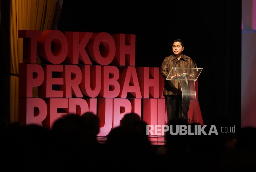  Komisaris Utama Republika Erick Thohir memberikan sambtuan saat malam anugerah Tokoh Perubahan Republika 2016 di Jakarta, Selasa (25/4). 