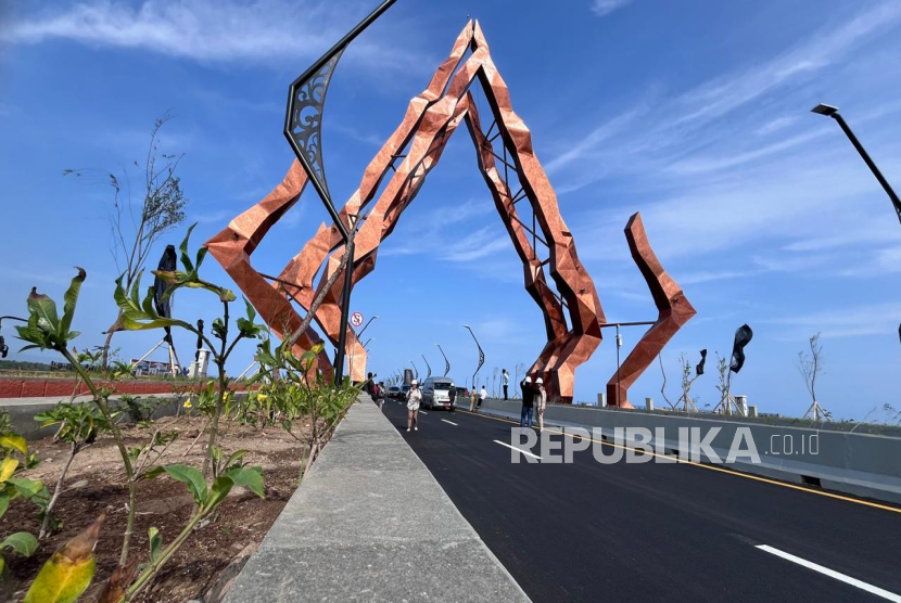 Komisi C DPRD DIY saat meninjau langsung Jembatan Pandansimo, Kabupaten Bantul, Senin (30/6/2025). 