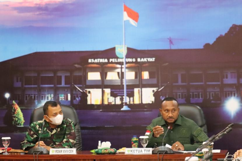Komisi I DPR RI melaksanakan kunjungan kerja (kunker) ke Makodam XVII/Cenderawasih di Kota Jayapura, Papua, Senin (11/10/2021).