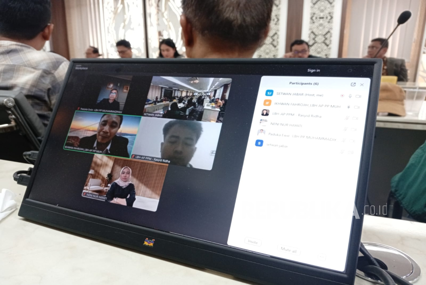 Komisi I DPRD Jabar menggelar rapat dengar pendapat (RDP) secara hybrid dengan jajaran Dinas Komunikasi dan Informatika (Diskominfo) Jabar dan Neni Nur Hayati, Senin (4/8/2025).